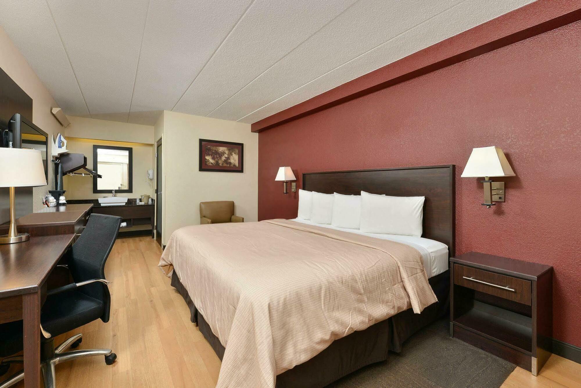 Red Roof Inn Plus+ Secaucus - Meadowlands Exterior foto